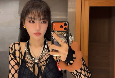 謝金燕穿透視洞洞衣！大秀0贅肉性感身材　粉絲竟歪樓：密集恐懼