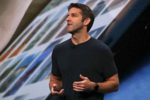 爆料揭蘋果庫克卸任內幕！關鍵新品要留給 John Ternus 發表