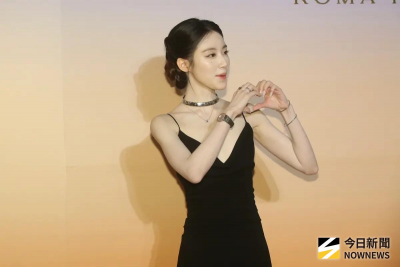 直擊／舒華甩緋聞狀態升級　辣穿深V禮服甜喊：心情跟我一樣美麗