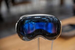 Vision Pro 沒人買！傳蘋果內部團隊已放生　轉攻智慧眼鏡