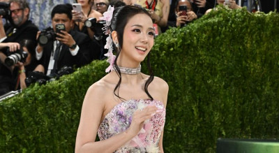 Jisoo又出事！團隊捲「偷衣服風波」設計師怒標帳號喊話：半年沒還