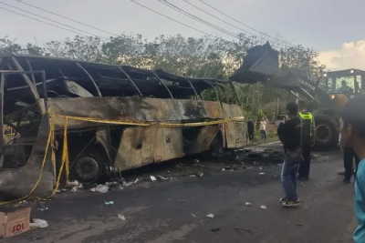 印尼油罐車撞巴士！16人葬身火海亡　4名倖存者有3人嚴重燒傷