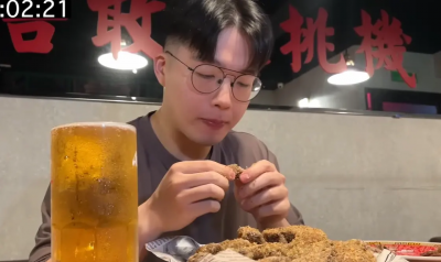 欺負84萬YTR喫貨豪豪？餐廳要求啃骨頭、付千元低消　被灌爆負評