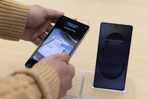 新手機狂打 AI 功能！市調打臉：大家都先看價格、電量