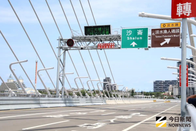 淡江大橋通車首個假日爆車潮　下午車陣綿延逾5公裏