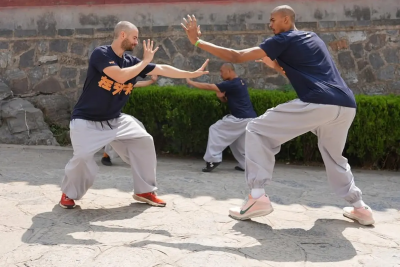 文班亞馬少林寺修行全紀錄！高僧親授「少林十三拳」　運球登險峻
