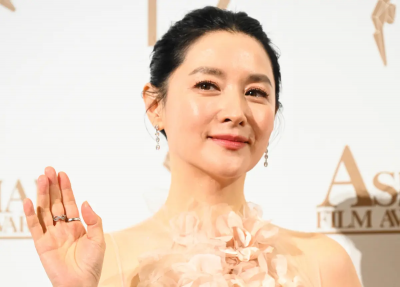 75歲老公身價破453億台幣！李英愛夫妻罕見同框　兩人不像差20歲