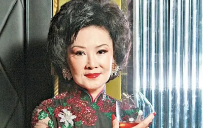 苗金鳳告別式靈堂曝光！彩色遺照露溫暖微笑　影迷親友齊聚送別