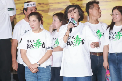 饒慶鈴搶走凱道焦點！口誤憂「PPT超標」　她酸爆：做功課再上台