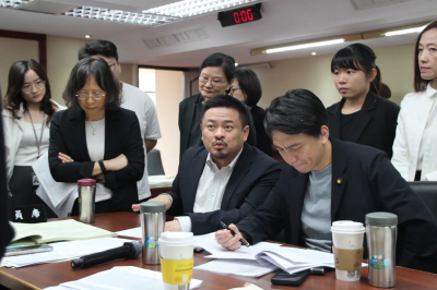 大禮包喬不攏！性工法、就保法多數條文送政黨協商
