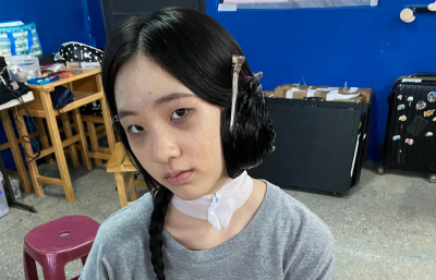 Elly許曦文被蛞蝓爬身、跳水演屍體！4年前拍《聰明鎮》幕後公開
