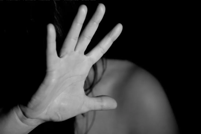 自稱通靈「夢裡見過妳」！英男傳情詩嚇壞女同事　遭解僱求償敗訴