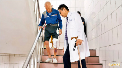 痛喊不能走 活著沒意義   93歲老農開刀換膝關節 術後隔天就下牀復健