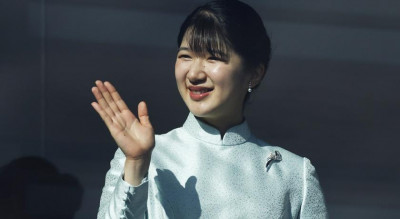 日本愛子公主也逛Outlet撿便宜！這件千元花襯衫穿出高級感 還能防中暑