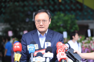 致癌油「門神」呼之欲出？周軒打臉盧秀燕　鄭照新直接留言反擊