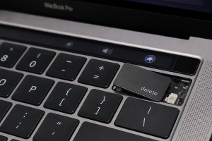MacBook Pro 傳過熱災情！Delete 鍵疑高溫變形卡死 維修費驚人