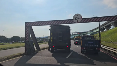 漢光演習再出包！通訊車撞限高桿卡住　六軍團認錯：將檢討責任