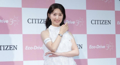 CITIZEN xC 30年勾勒腕間優雅 白蝶貝錶盤灑落浪漫櫻花 光動能方形款襯托內斂氣質