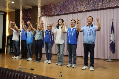 鄭麗文赴彰化助選好尷尬！一句「有餐盒」民眾秒散場　她嘆氣乾等