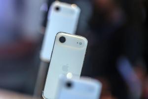 iPhone Air 2長這樣？傳多一顆鏡頭卻顏值倒退　網笑：雙眼怪