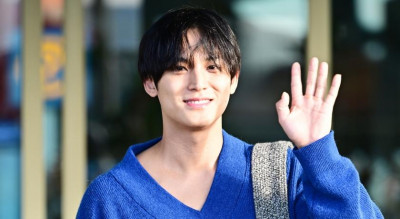 機場捕獲野生MINGYU！藍毛衣配七分褲滿滿「鬆弛感」不穿西裝還是超帥