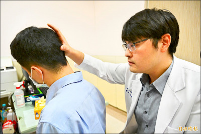 頸部「乾癬」引側目 「精準治療」擺脫「變裝人生」