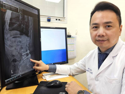 7旬翁腰椎滑脫痛10年  醫術前先阻斷疼痛訊號