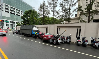 「失速魔王坡」再出事！無照外籍男連撞16車　最後收尾在顏清標家