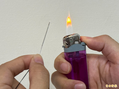 古裝劇看太多！8旬嬤「拿針烤火」戳屁股膿包 慘腫成棒球險敗血症