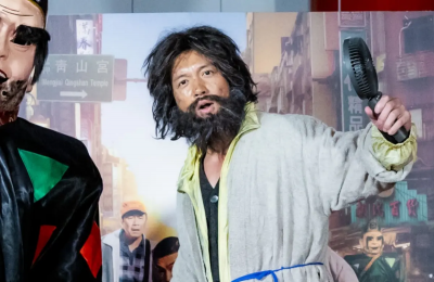 範逸臣《大仙尪仔》超犧牲！髒髮落腮鬍扮遊民　領便當真被當街友