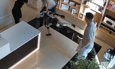 影／俄羅斯機器人不滿被推突然「反擊」？飛踢男子畫面曝