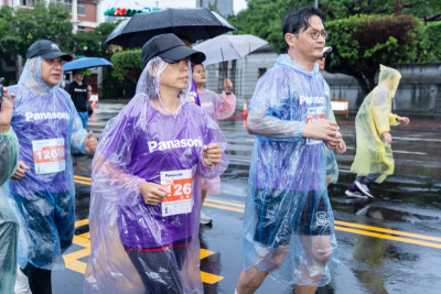 從拄拐杖到攜手完賽3K！膝痛婦歷經置換關節 馬偕醫病齊步跑回山林