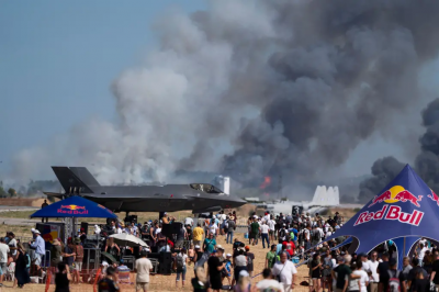 影／希臘航空展驚傳事故！F-4戰機低空衝場失控　爆炸瞬間畫面曝