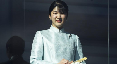 愛子公主偷學凱特王妃打造零負評造型！藍色圓點洋裝搭「這珠寶」太高招