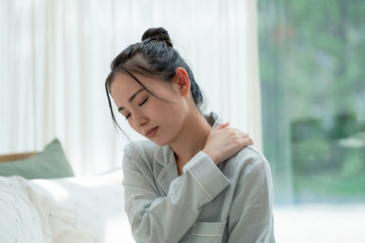 肩痛未必是五十肩 醫：頸椎、心臟甚至腫瘤都可能