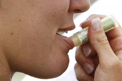 秋冬嘴脣乾裂潮來襲 醫授4招自救：不是越涼越香越好