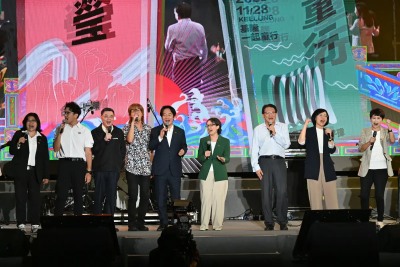 不甩中指男抗議！綠大咖齊聚唱「這首」嗨翻全場　賴清德感性喊話