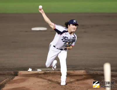 郭彬擡手就露腋下！為何球衣要開洞？啦啦隊也有這傳統：短今超愛