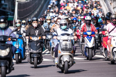 強制車險祭出獎勵！明年完成機車駕訓並取得執照　投保送200元