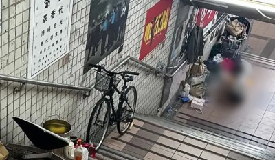 地下道變私人客廳！掛西裝、點薰香還烤雞　她們看到這物品超怕