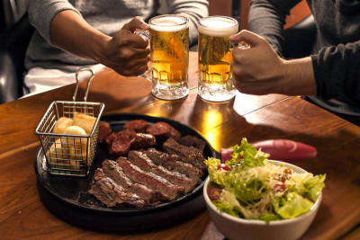 烤肉、蛋黃酥喫過頭當心！ 醫警6族群恐爆急性胰臟炎