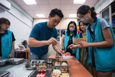 視察營養午餐遭酸！蔣萬安親揭「測鹹度」真相：是家長10年的努力