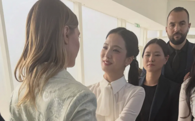 1句話讓Jisoo法國淚崩！Dior已故總監女兒喊她：我媽媽的韓國女兒