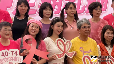 合體李珠珢爆服裝爭議！李雅英首現身敬業甜笑　民眾搶拍人氣超狂