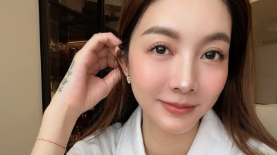 吳亞馨近照曝光！穿V字洋裝超傲人　黏老公飛日本慶祝結婚紀念日