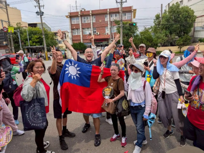 吳鳳來台過第20個雙十國慶日！曬國旗驕傲告白：台灣民主滿滿感動