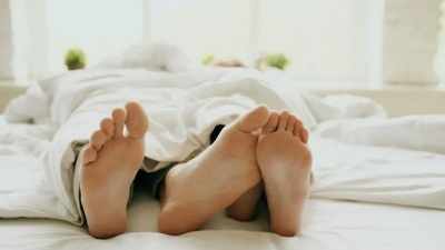 老公「一夜七次郎」尿7次！老婆睡不好也崩潰　泌尿科醫師揭真相