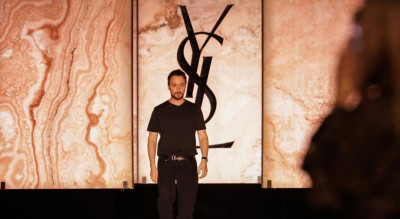 SAINT LAURENT十年創意總監確定離任！Anthony Vaccarello巴黎大秀「告別暗號」成真