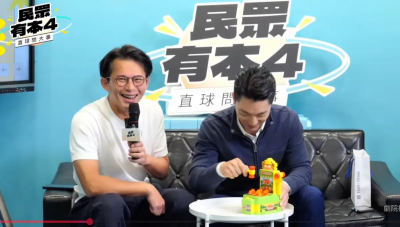 蔣萬安合體黃國昌玩「安鼠之亂」！打地鼠拿955分　黃喊甘拜下風