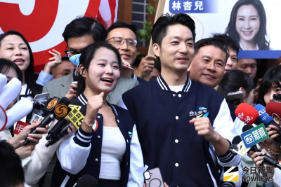 幫蔣萬安抽中5號卻遭出徵！20歲Yakira被酸背稿　蔣親電打氣